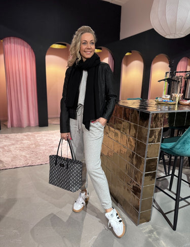 Kastgeluk nieuw binnen  cassy cashmere sjaal zwart